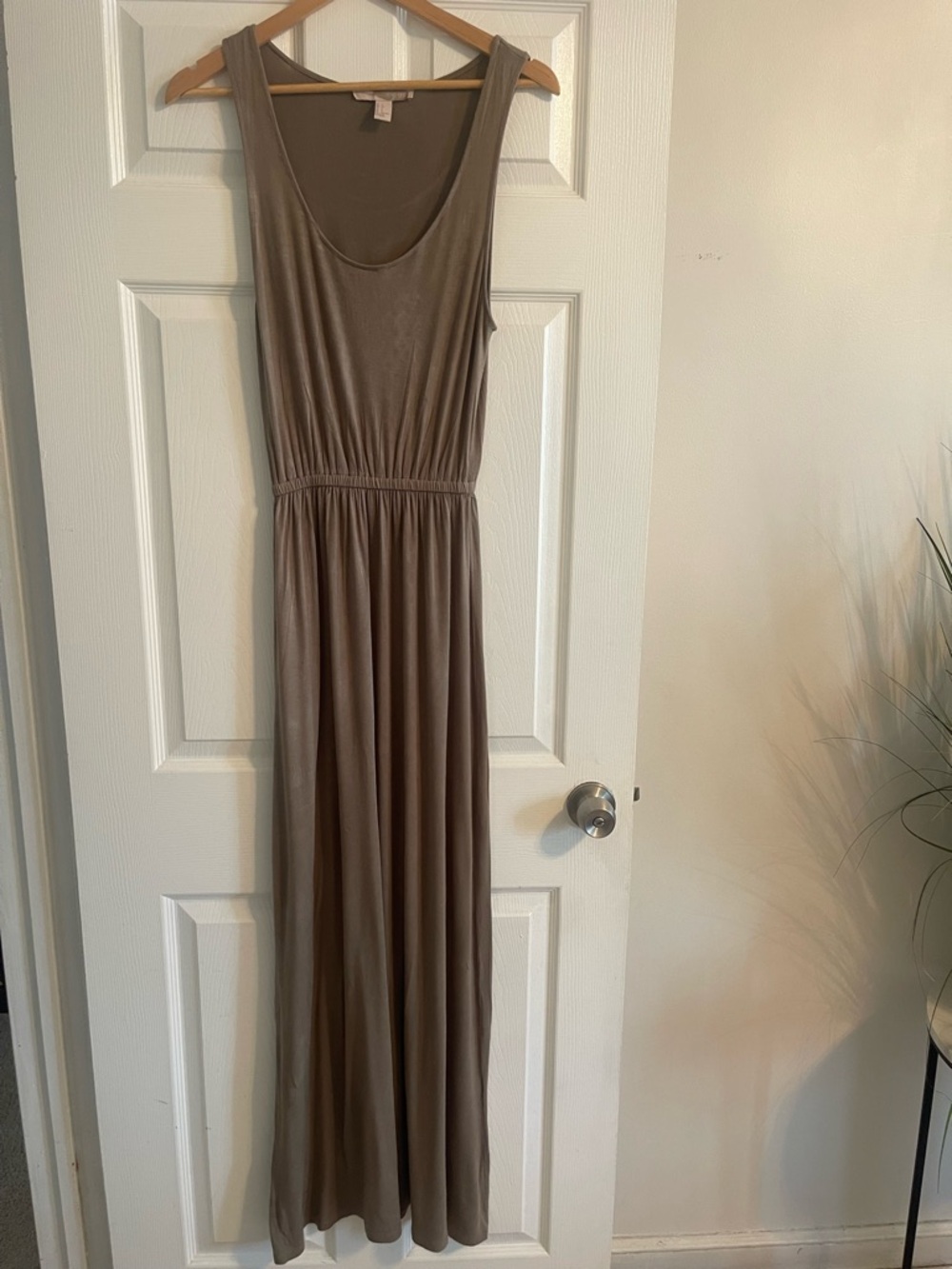 Sleeveless Green Maxi Dress - Casual Scoop Neck